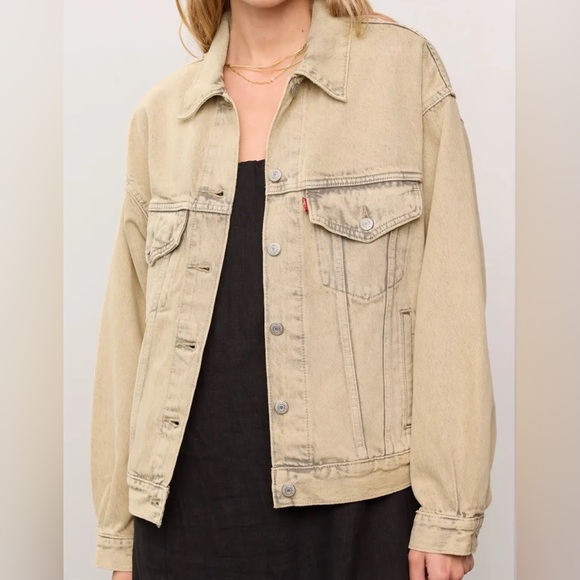 Levi's Jackets & Blazers - Levi's Women’s 90s Trucker Denim Jacket